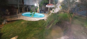 Casa na praia com quintal amplo e piscina